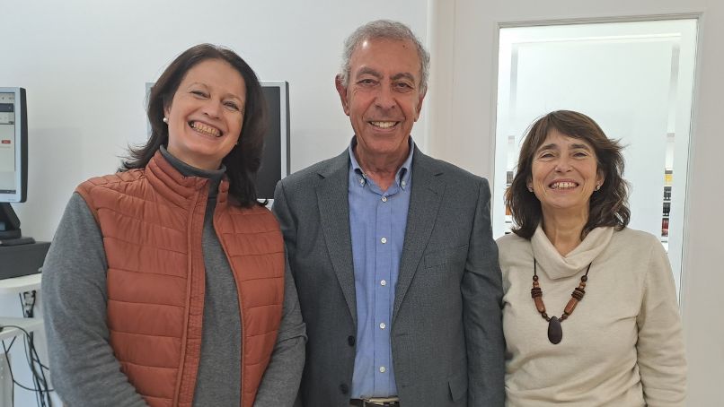 La escritora Yashmina Shawki, el profesor Waleed Shaled y Luisa Mora, responsable de la de la Biblioteca Islámica (AECID).