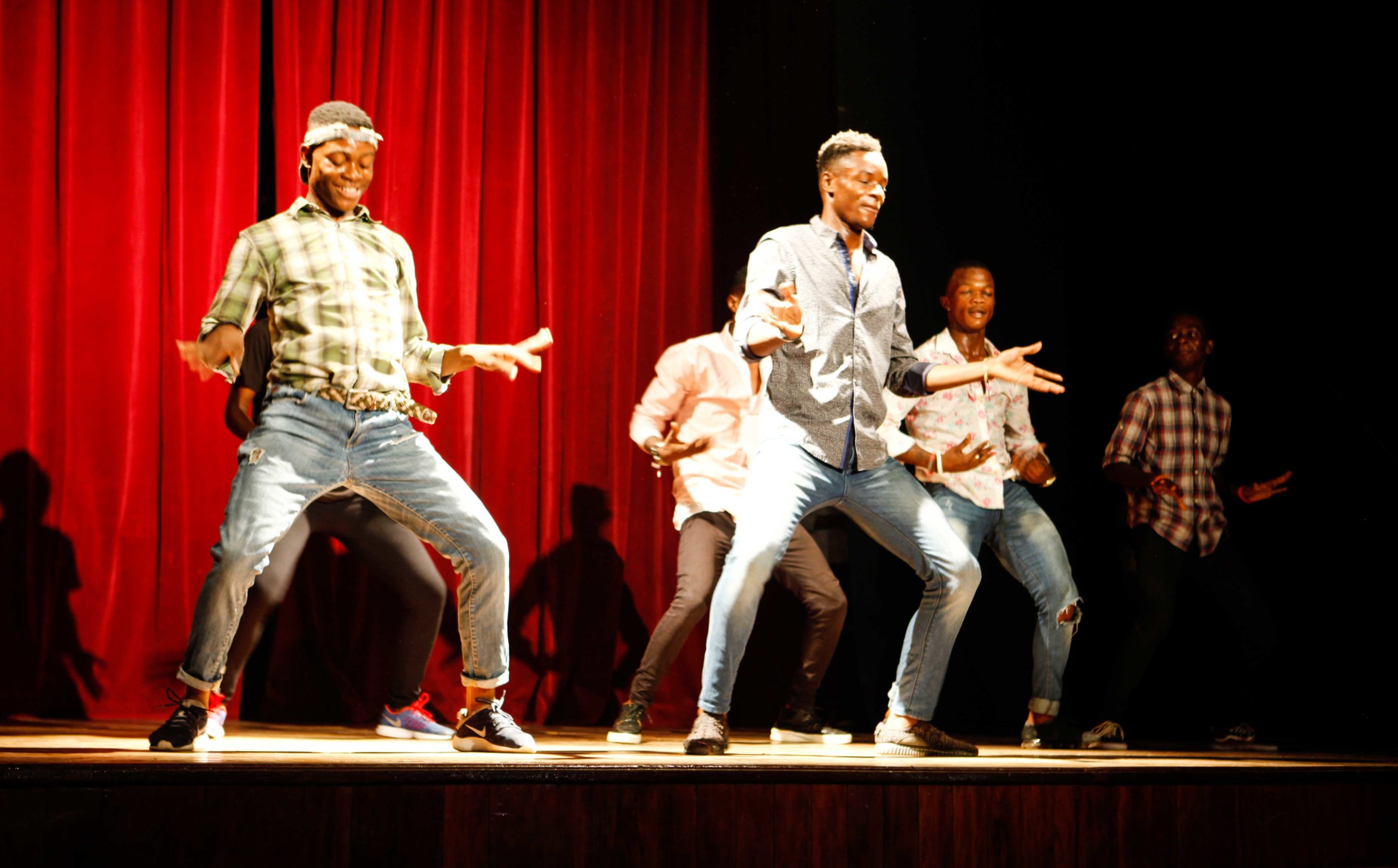 Espectculo de danza por Bong Street
