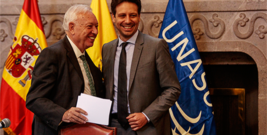 Margallo con su homólogo, Guillaume Long